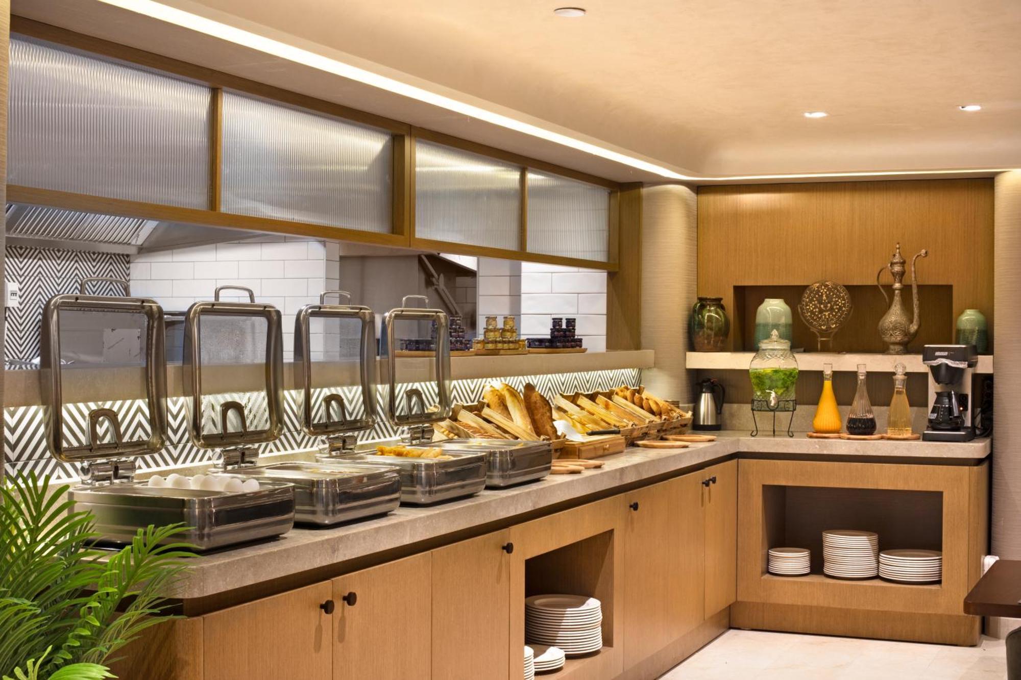 Bentley Hotel Old City-Special Class Κωνσταντινούπολη Εξωτερικό φωτογραφία The buffet at the lounge